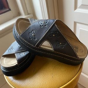 Vintage Faded Glory chunky butterfly sandals